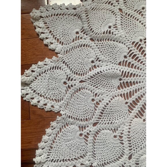 Vintage Crochet Doily Table Centerpiece Handmade 25 Inches - Picture 7 of 11